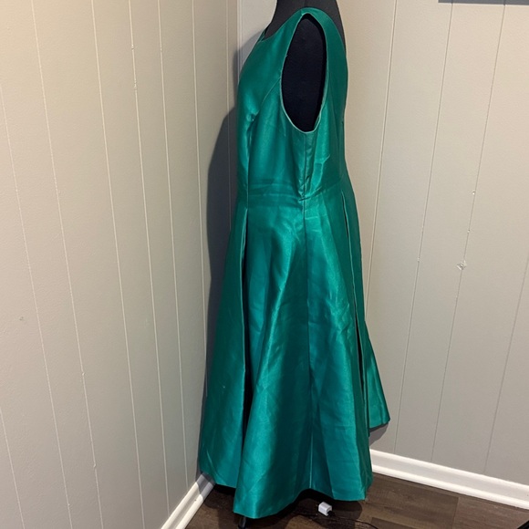 B36 Adrianna Papell Women’s Plus 16 Green Satin Sleeveless A-Line Maxi Dress - Picture 5 of 16